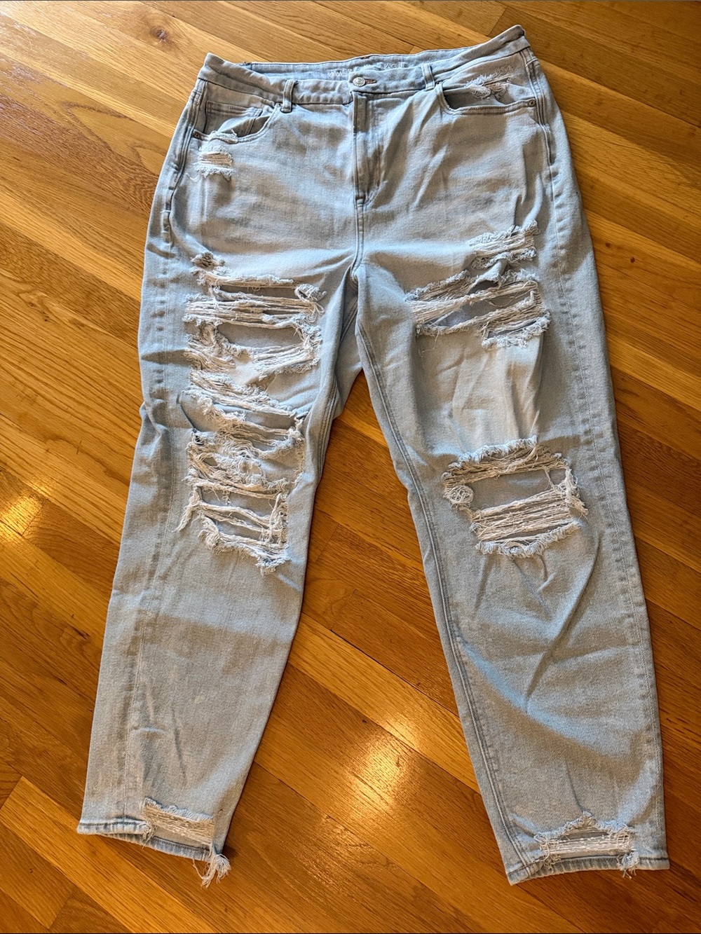 American Eagle Distressed Curvy Mom Jean